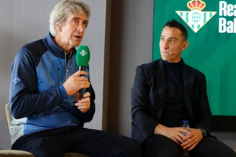 tuvieron una fuerte conexión durante la estadía del mexicano en el Betis. (Foto: EFE)