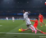 VIDEO | Piscinazo de Vinícius Júnior, penal para Real Madrid y furia total en España