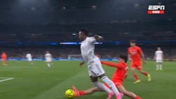 VIDEO | Piscinazo de Vinícius Júnior, penal para Real Madrid y furia total en España