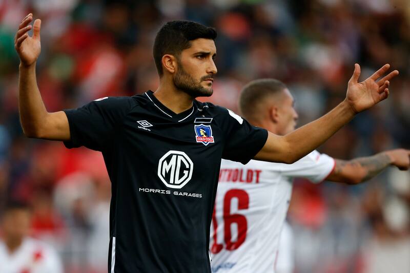 Tuvo tres entrenadores en su paso por Colo Colo: Mario Salas, Gualberto Jara y Gustavo Quinteros.