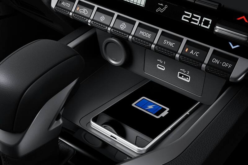 La versión superior del Mitsubishi Outlander Sport tiene cargador inalámbrico