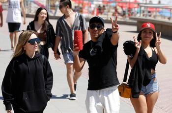 Consumo de alcohol, mascotas o uso de parlantes: Algunas de las restricciones en las playas de Chile