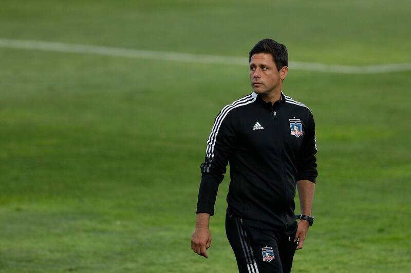 "Pajarito" con la indumentaria de Colo Colo.