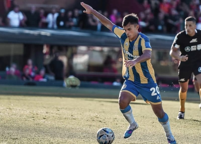 El volante se afirma en la titularidad en Rosario Central. Foto: Vicente Pizarro en Instagram.