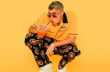 Bad Bunny celebra su nuevo álbum compartiendo con su novia en Instagram