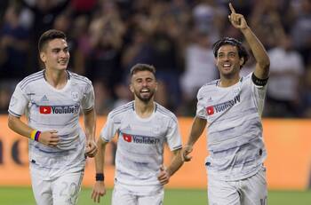 El golazo maradoniano de Carlos Vela que se está robando todas las miradas