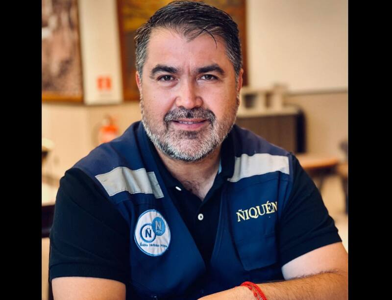 El alcalde fue trasladado al cuartel de la Policía de Investigaciones en Chillán. Foto: Facebook Manuel Pino.