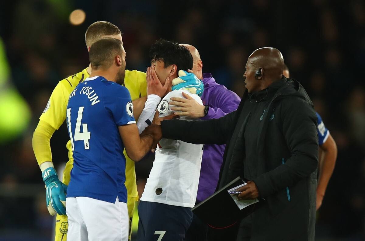 La secuencia de la falta de Son que terminó en una horrible lesión para André Gomes