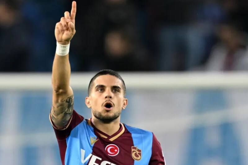 El defensor formado en el FC Barcelona podría regresar al Betis luego de una temporada en el Trabzonspor turco.