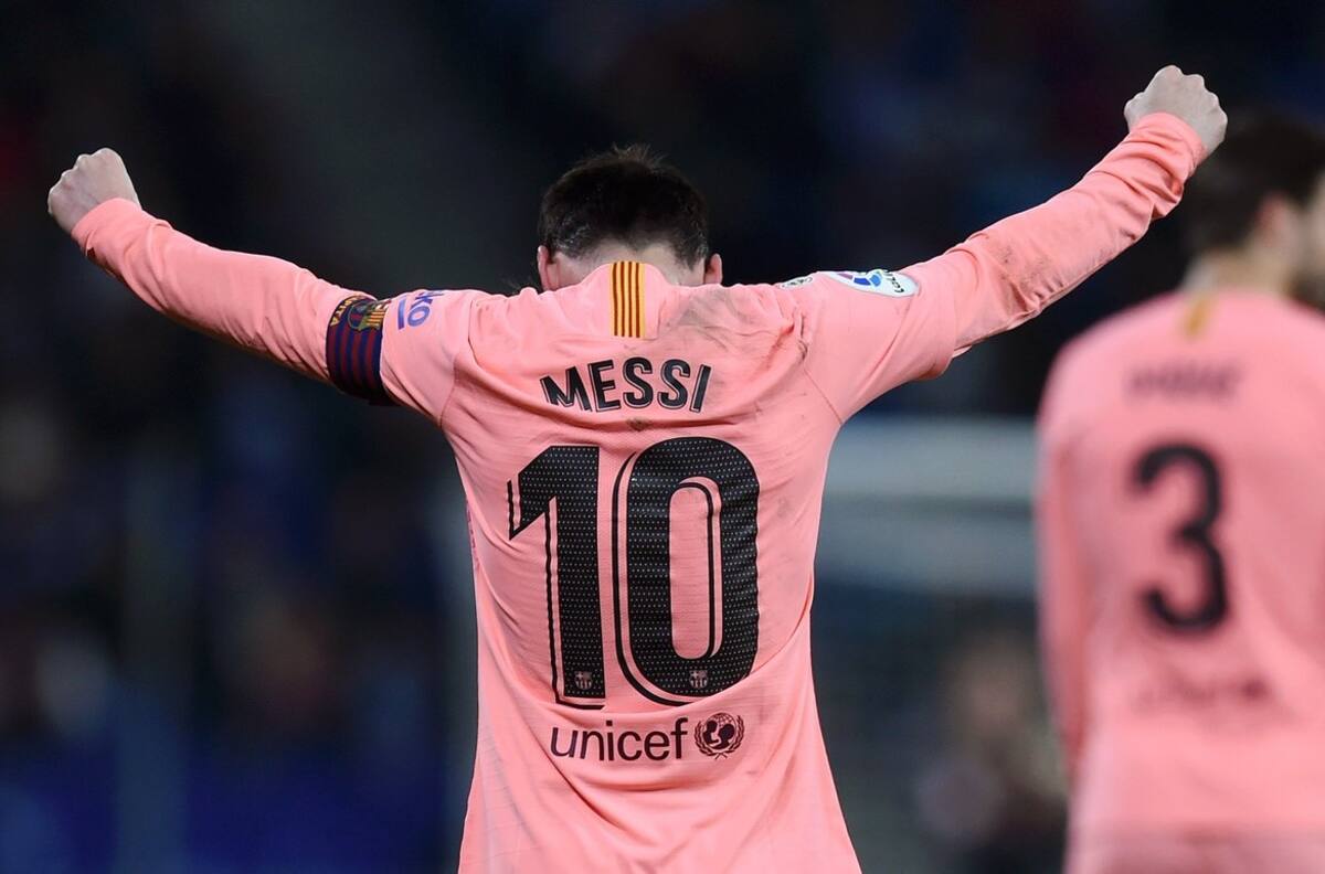 Lionel Messi se viste de Santa Claus y cumple sueño de hincha