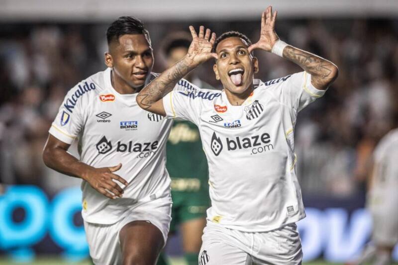 El venezolano juega actualmente en el Santos FC de la Serie B de Brasil