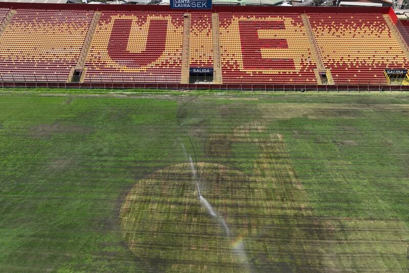 y los problemas con su cancha. Agencia Aton