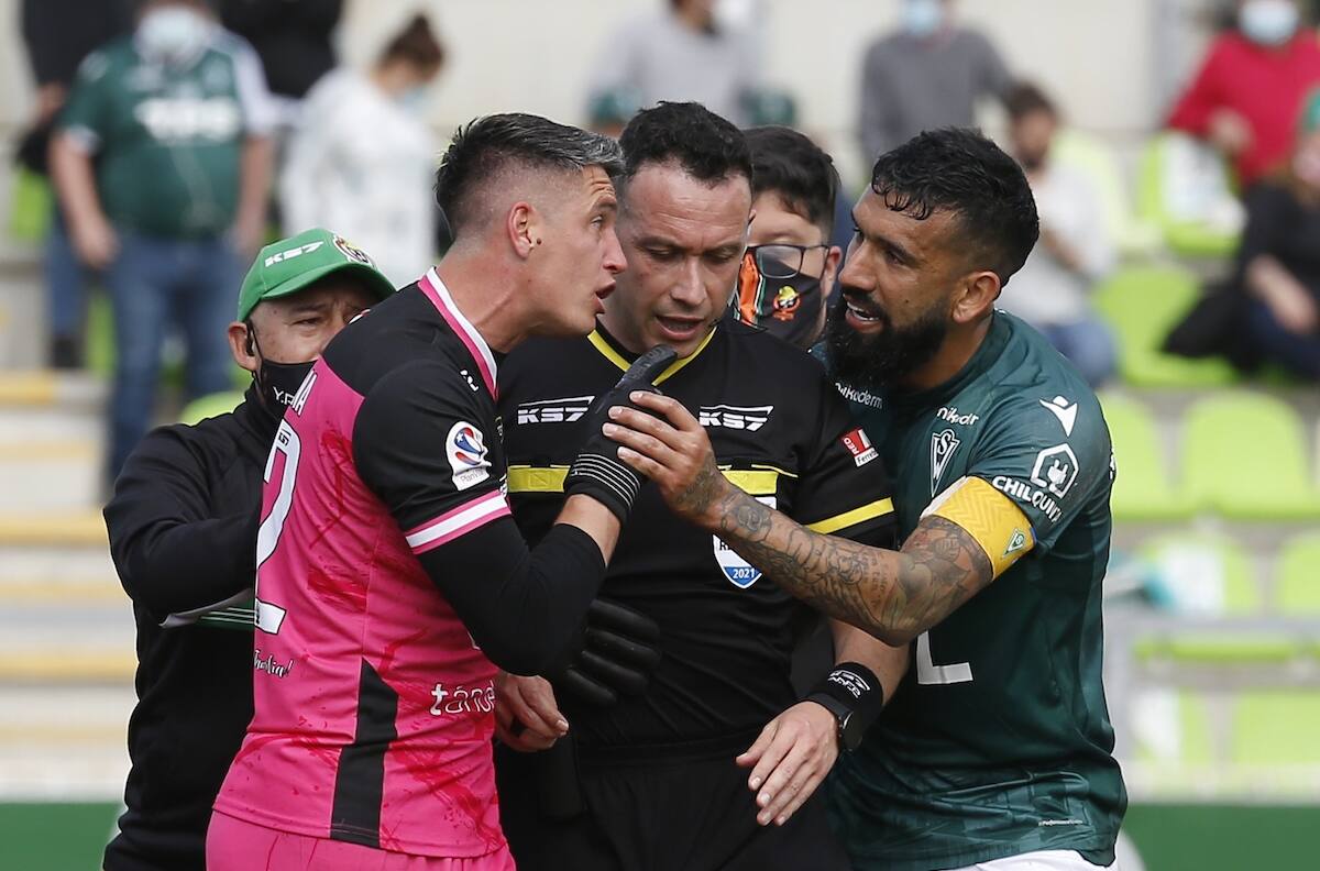 Ángelo Hermosilla colmó la paciencia de los hinchas de Santiago Wanderers en redes sociales