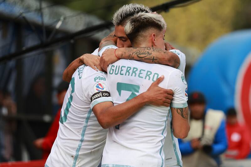 Aseguran que la U busca un defensa nacional que juega en el extranjero. Foto: Aton.