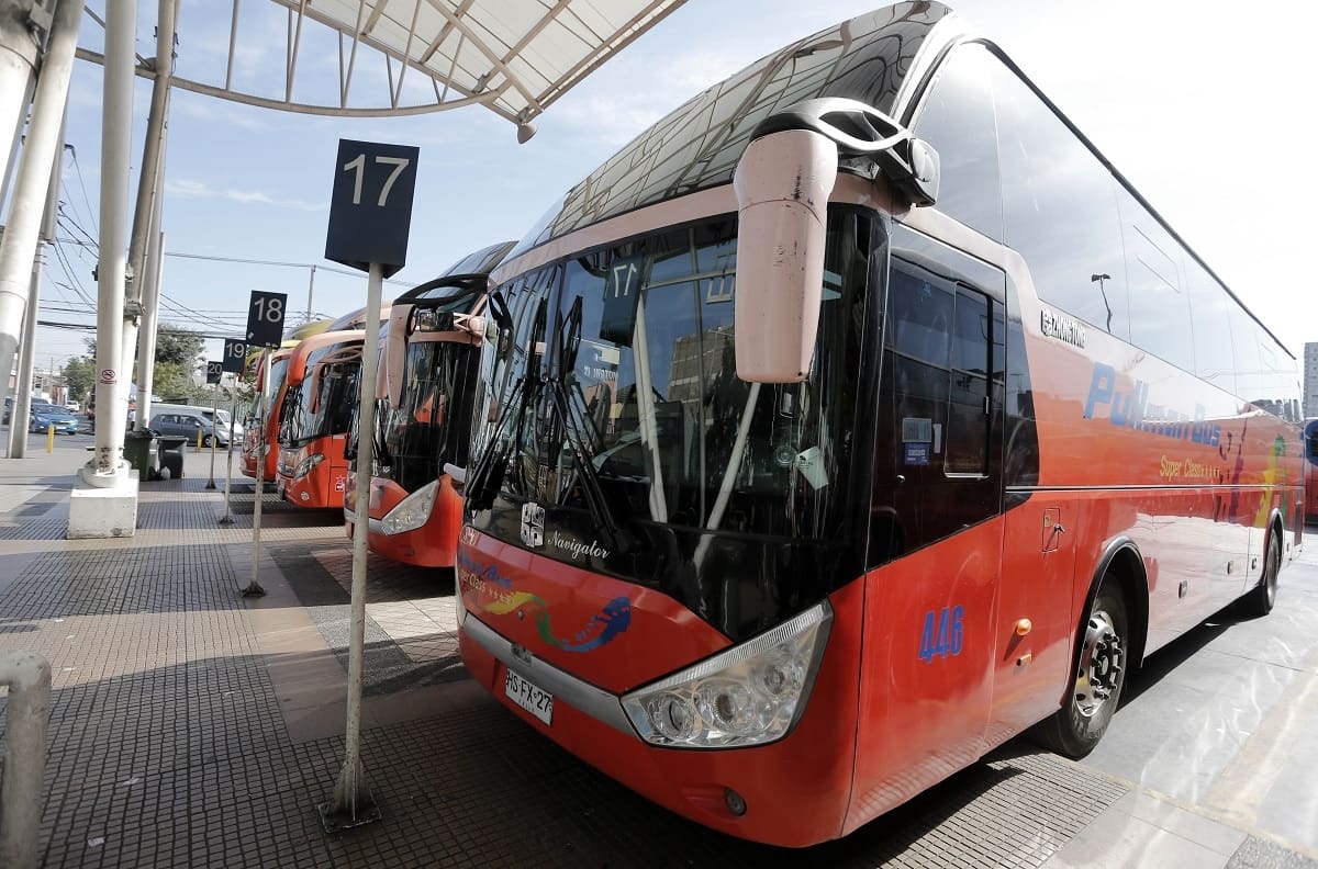 Denuncian abuso sexual al interior de un bus camino a Los Andes: ocurrió mientras la mujer dormía