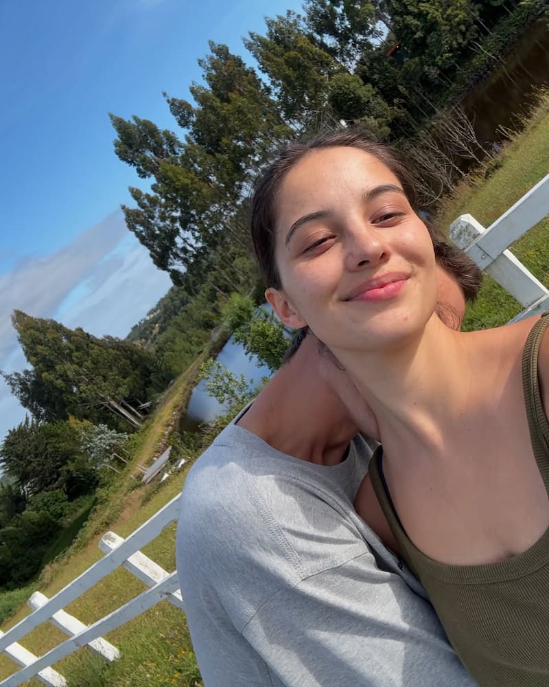 La pareja posa junta en el sur de Chile.