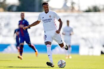 Emilio Butrageño enojado con el arbitraje contra Real Madrid: "Amarilla para Militão era suficiente"