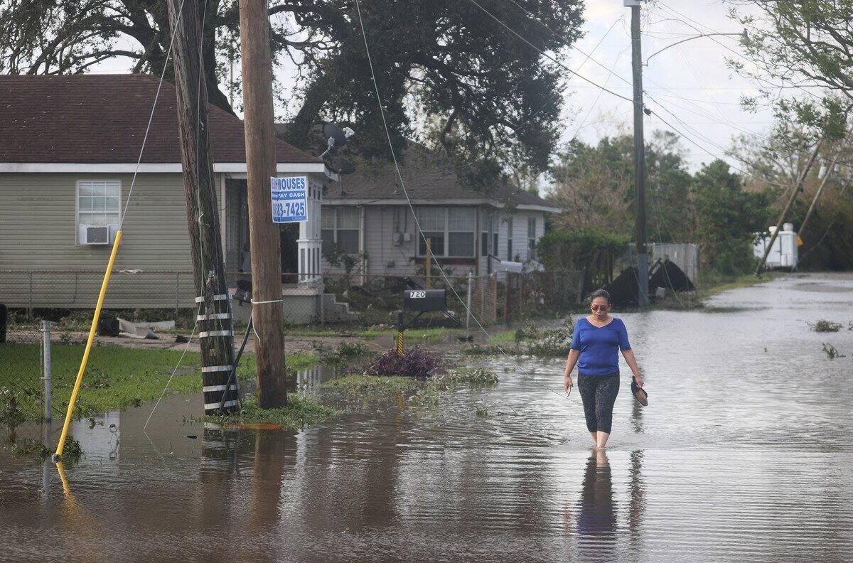 Huracán Ida pierde fuerza y avanza hacia el sur de EE.UU como tormenta tropical