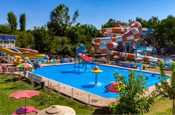 Parque acuático a minutos de Santiago que ofrece diversión y tranquilidad: ¿Cómo llegar y cuál es el valor de sus entradas?