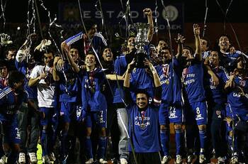 Ex campeón con Universidad de Chile está internado en Paraguay por virus