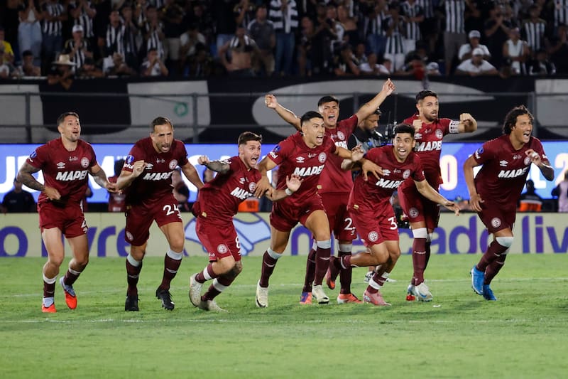Los argentinos se consagraron campeones de la Copa Sudamericana al derrotar a América Mineiro. Foto: EFE.