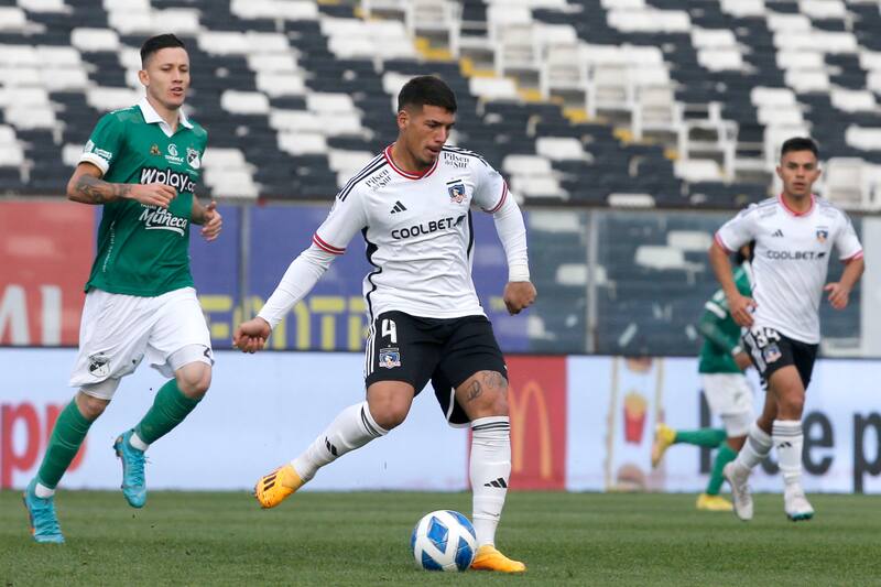 jugando por Colo Colo ante Deportivo Cali en el estadio Monumental (Foto: Aton)