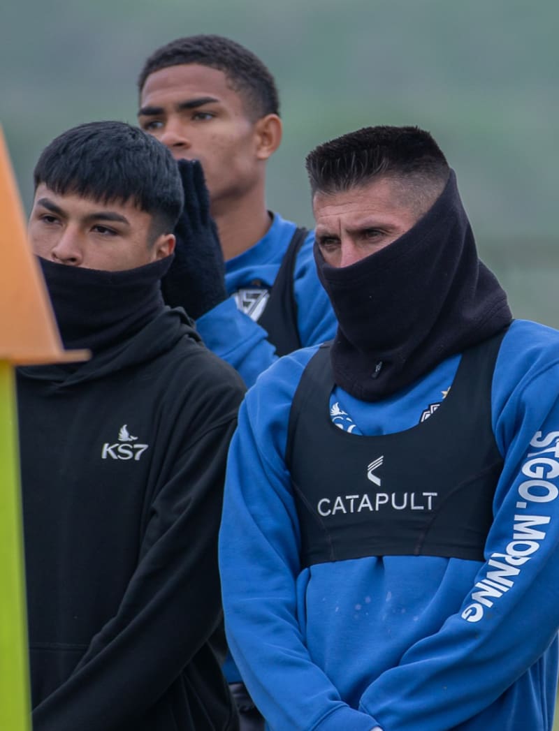 El hijo de Esteban entrenando con el primer equipo de Santiago Morning