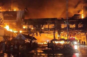 VIDEO | Dramático incendio en hotel de Camboya: Personas se lanzan desde las ventanas y hay varias fallecidas