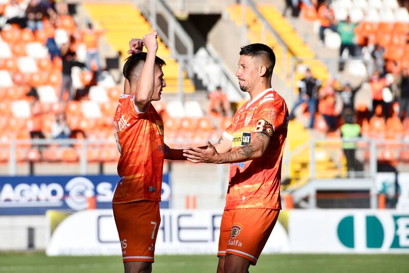 Cobreloa buscará sorprender a la UC en Santa Laura. Foto: Agencia Aton.