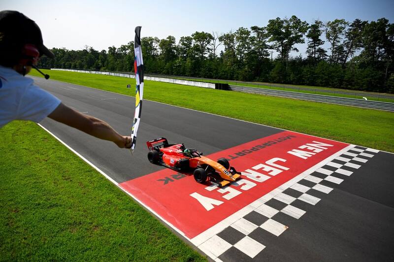 Nicolás Ambiado, la promesa del automovilismo chileno que sueña llegar a la Fórmula 1