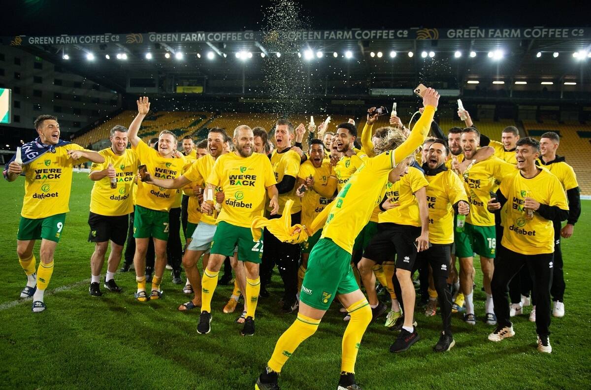Norwich City logró el ascenso a la Premier y acotó el margen de error al Watford de Sierralta