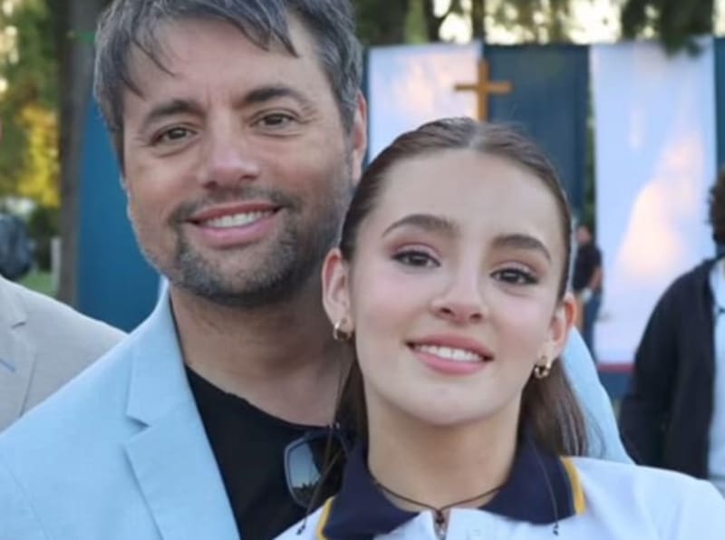 en la graduación de Alondra. Créditos: Instagram