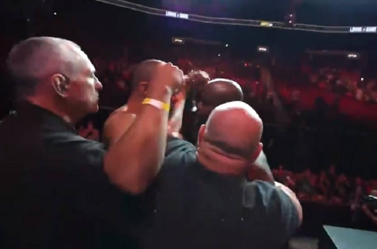 Hubo que separarlos: Derrick Lewis y Ciryl Gane protagonizaron intenso careo previo a su combate en la UFC 265