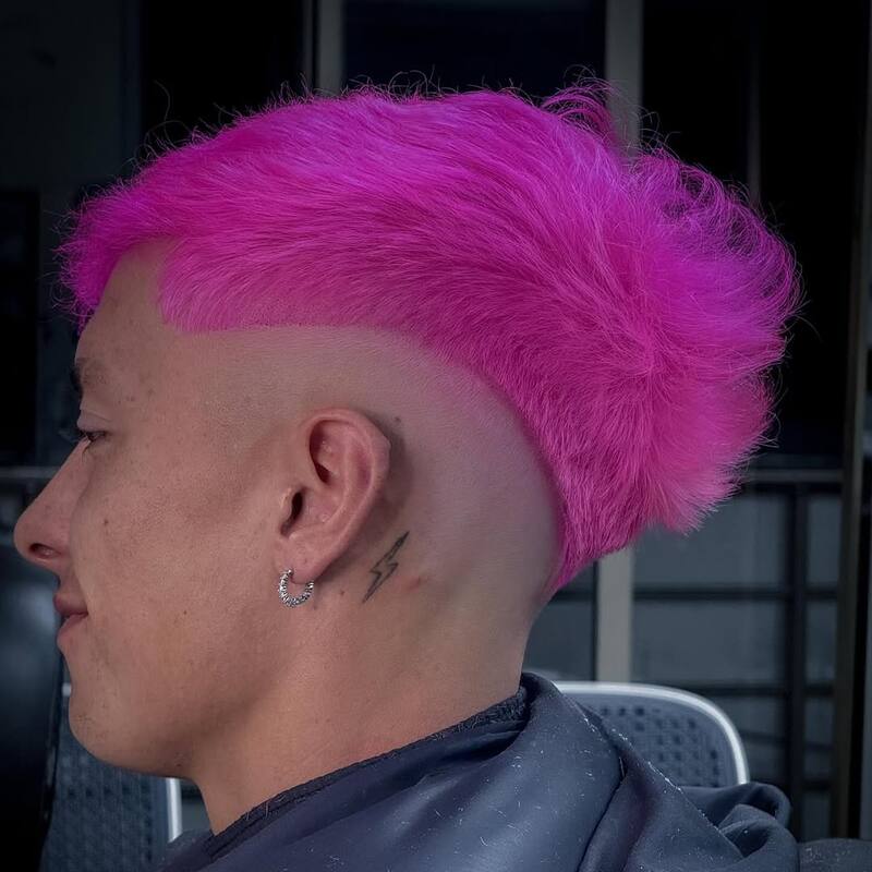 El delantero y su nuevo look. Foto: @probarbermr en Instagram.