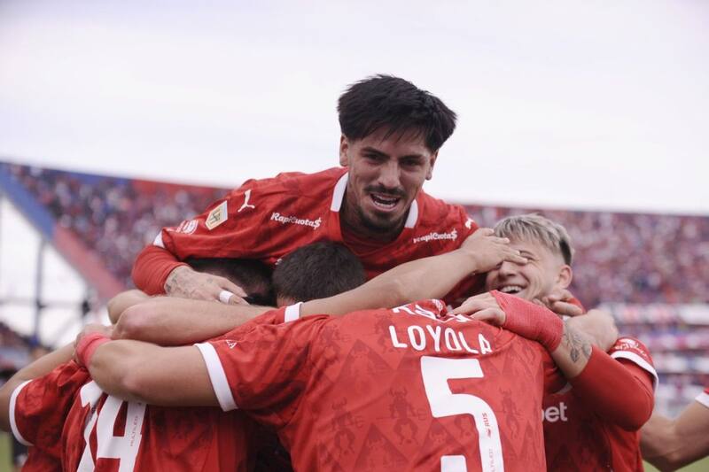 El Rojo es líder en Argetina, con un Felipe Loyola estelar. Foto: Instagram @caindependiente