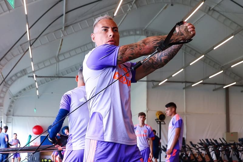 Eduardo Vargas en la pretemporada de los azules.
