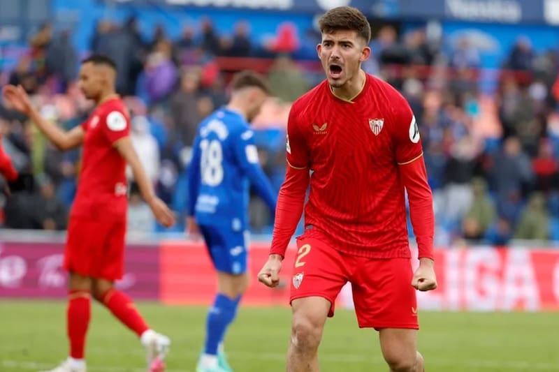 jugador del Sevilla que en La Liga pasada recibió 10 tarjetas amarillas. Foto: EFE.
