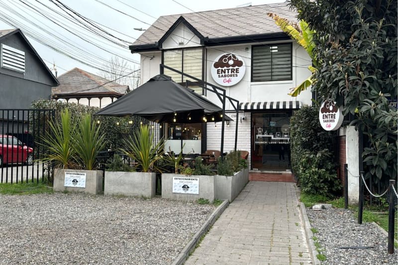 En este local te sirven en una taza hecha de galleta comestible.
Foto: @Facebook Entre Sabores Chile.