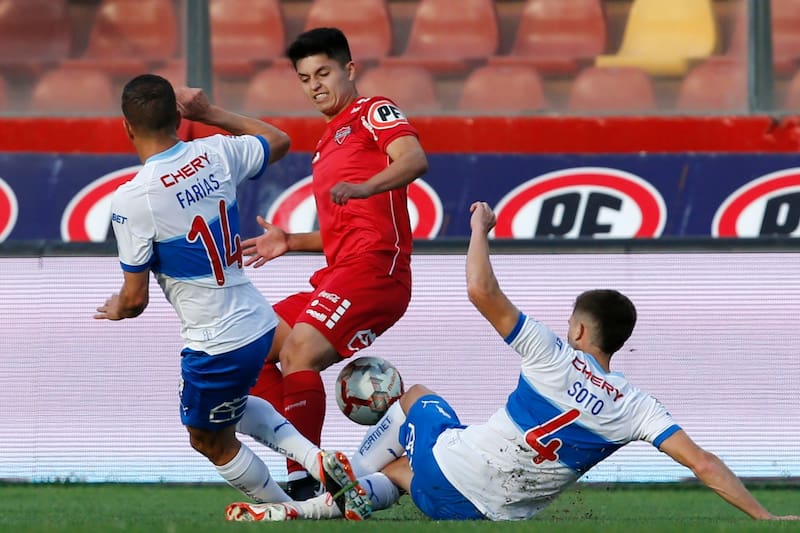 La UC perdió en su debut en el Campeonato Nacional.