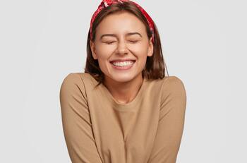 Con esta sencilla infusión presente en todos los supermercados puedes eliminar el sarro de tus dientes