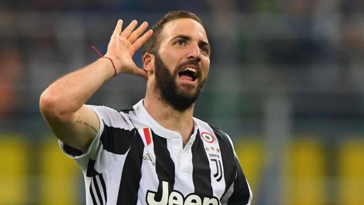 Gonzalo Higuaín recibió una lluvia de pifias cuando ingresó por Juventus