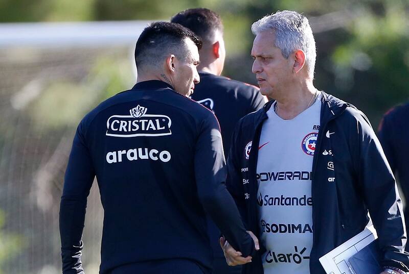 ******COBERTURA ESPECIAL, DISPONIBLE SOLO PARA CLIENTES ESPECIALMENTE ABONADOS*******
Futbol, entrenamiento de la seleccion chilena en el hotel Principe Felipe
El entrenador de la seleccion chilena Reinaldo Rueda es fotografiado durante el entrenamiento vespertino realizado en el Club Resort La Manga Hotel Príncipe Felipe de La Manga, Espana.
08/10/2019
Andres Pina/Photosport
Football, Chilean National team training session
Chile's manager Reinaldo Rueda is pictured during the afternoon training session held at the field of the Club Resort La Manga Hotel Príncipe Felipe in La Manga, Spain.
08/10/2019
Andres Pina/Photosport