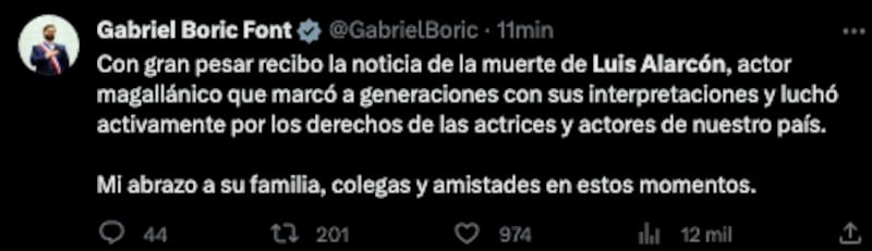 Gabriel Boric despide a Luis Alarcón. Foto: Twitter.