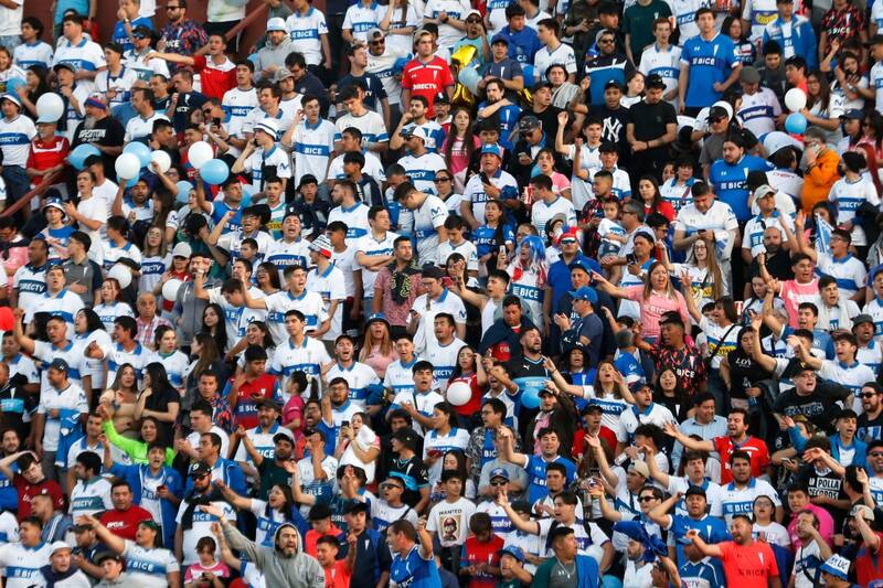 Los hinchas de la UC tendrán aforo reducido en Santa Laura. Foto: Agencia Aton.