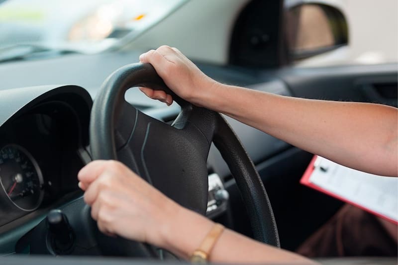 Conoce cómo acceder a los cursos de conducción gratuitos de Sence.