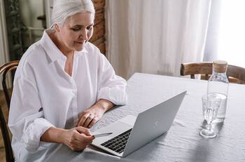 ¿Cómo funciona el Buscador de Beneficios para Adultos Mayores?