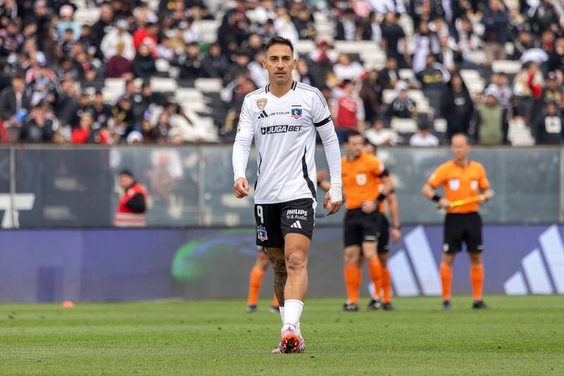 El delantero terminó con molestias ante Huachipato. Foto: Felipe Escobedo