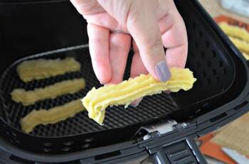 La receta para hacer churros en freidora de aire: ¡Deliciosos y con solo una pincelada de aceite!