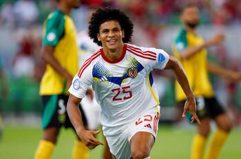 ¿Vuelve al fútbol chileno? Eduard Bello quedará libre en el mercado de fichajes