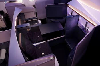 Aerolínea de Arabia Saudita busca tripulantes de cabina: ofrece 1.500 dólares y uniformes de alta vanguardia